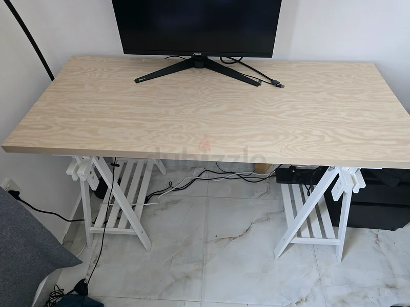 Ikea desk for Sale63220327867265111