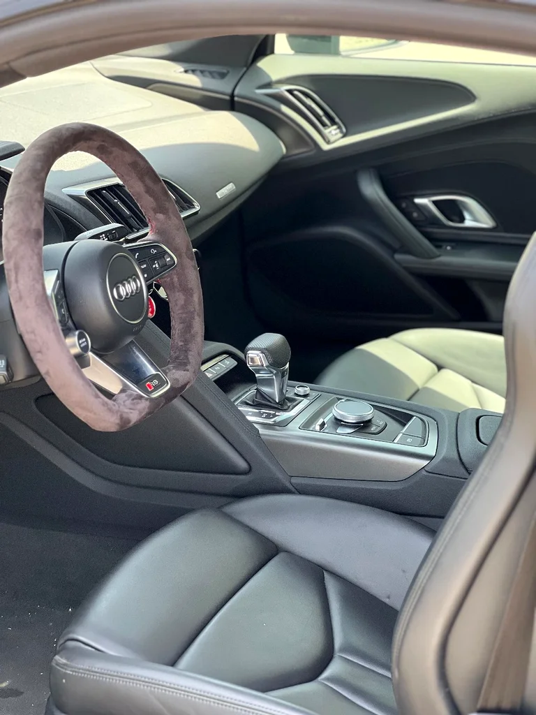 AUDI R8 V1063150024533761113