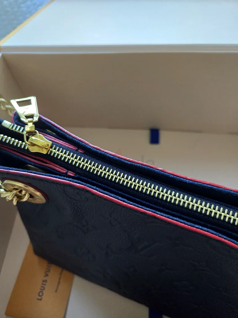 Luxurious Louis Vuitton Handbag - Limited Edition63240641964417112
