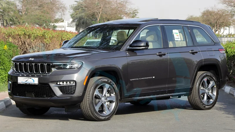 2025 JEEP GRAND CHEROKEE LIMITED PLUS LUXURY GCC 0Km With 3 Yrs or 60K Km Warranty @Official Dealer63177101487745111