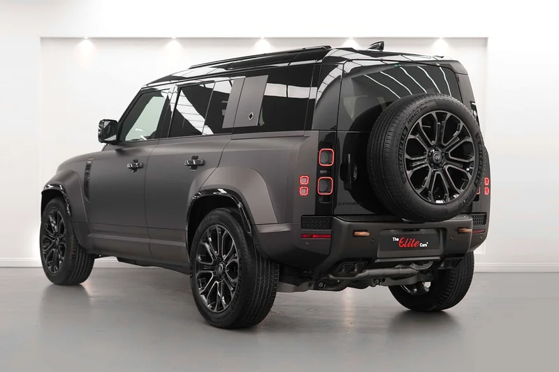2025 LAND ROVER DEFENDER 110 OCTA / 20 INCH RIMS / MERIDIAN SURROUND / DEALER WARRANTY AND SERVICE63233102073985113