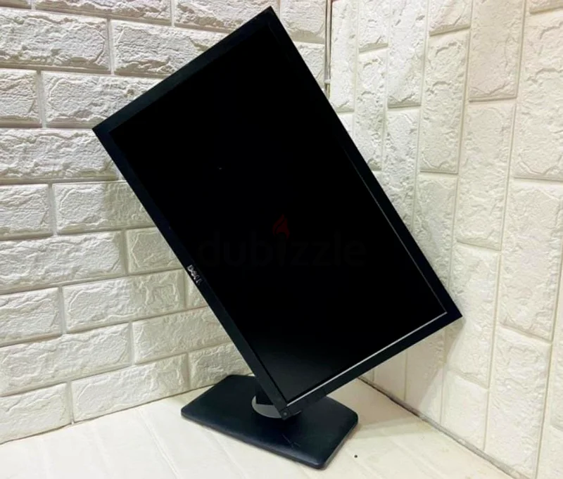 شاشة DELL مقاس 22 بوصة من نوع LED، بدقة عالية، بدون خدوش أو علامات على الشاشة. المدخلات: VGA / DVI63263515311233111