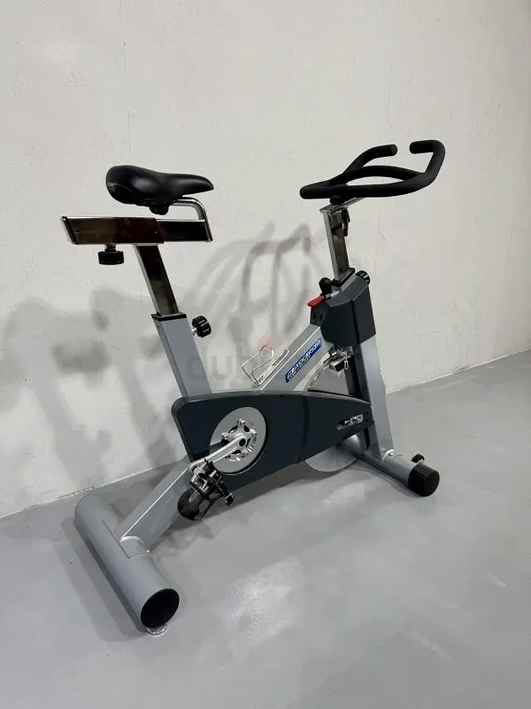 Bicicleta estática para uso comercial