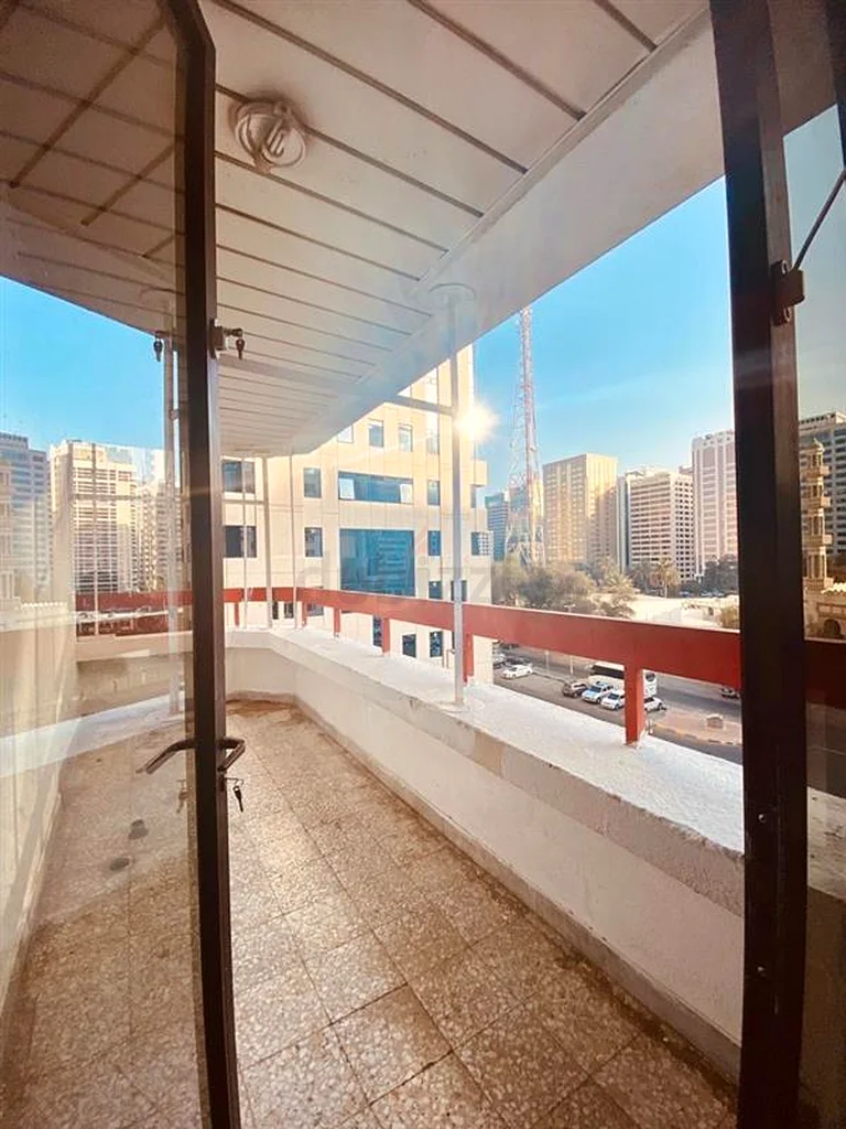 قاعة كبيرة مفروشة بالكامل مع شرفة خاصة وحمام خاص للعائلات والموظفين التنفيذيين @نادي السياحة63144875952642111