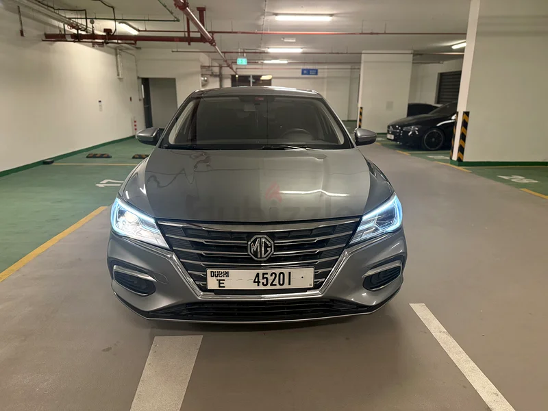 LIKE NEW! 2020 MG 5 Luxury with screen62931649643266111