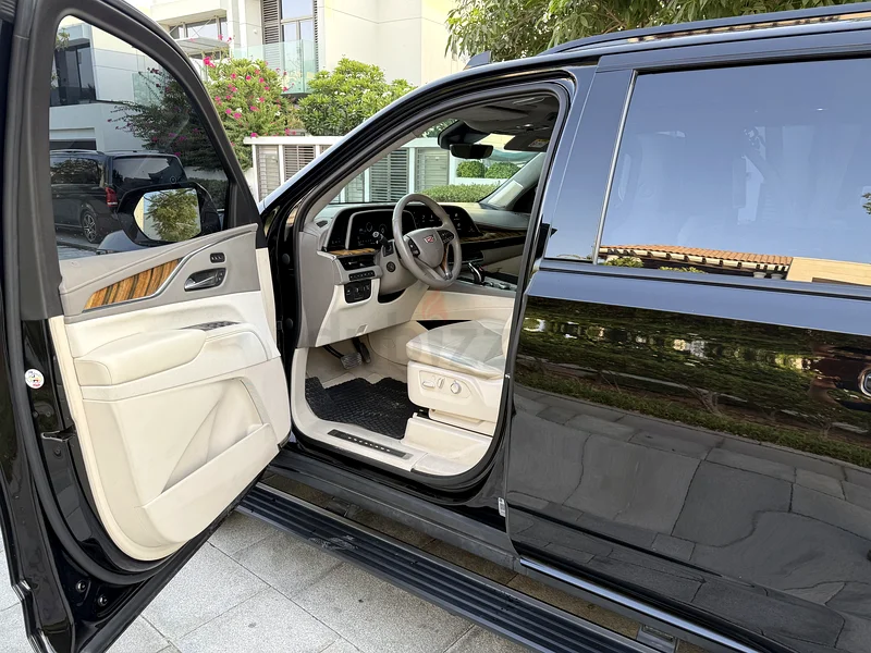 Cadillac Escalade 2021 GCC Spec One owner Full Service History from Al Ghandi. Extended warranty63176619926785113