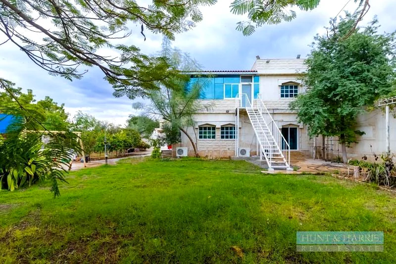 فيلا فاخرة مكونة من 7 غرف نوم للبيع في رأس الخيمة - للمواطنين فقط63858041383426110
