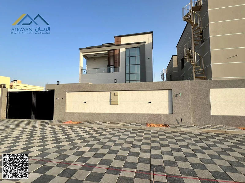 • For sale: A two-story, two-story corner villa with a roof, including air conditioning and a large courtyard.63878711502211110