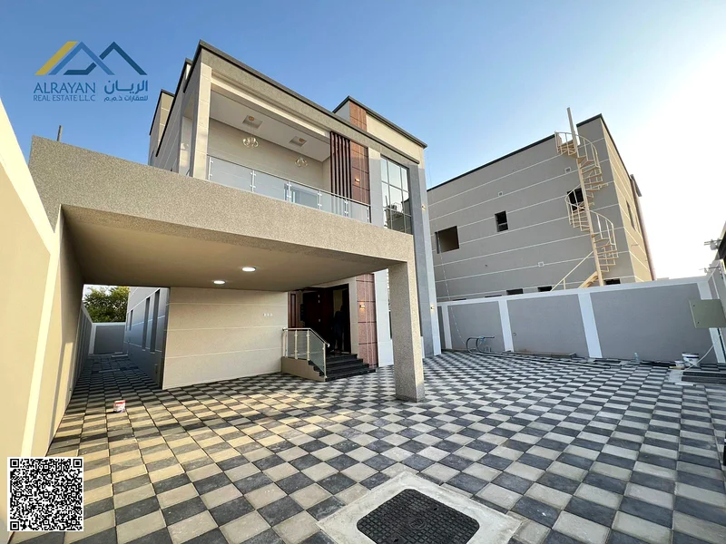 • For sale: A two-story, two-story corner villa with a roof, including air conditioning and a large courtyard.63878711502211113