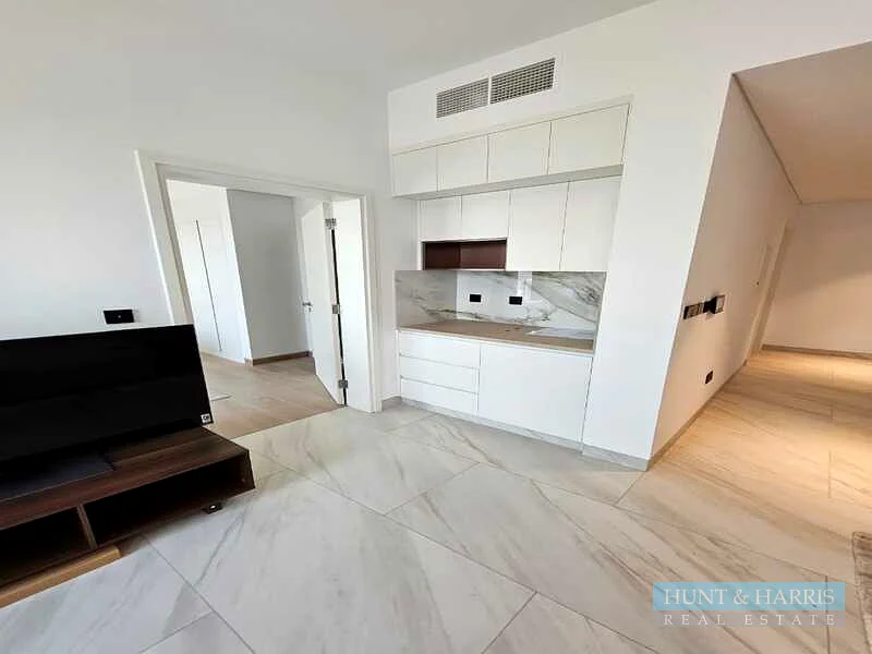 5 Bedroom Villa for Sale Al Hamra Village - Beach Front - Luxury63860144184706113