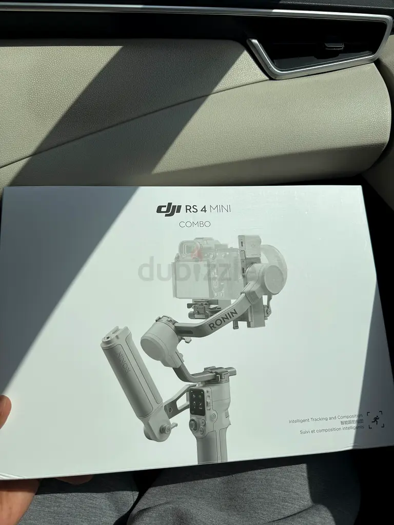 DJI RS4 Mini Combo Gimbal Stabilizer - Perfect for Smooth Shots!