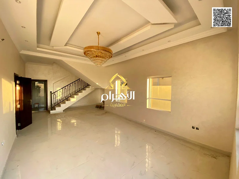 بسعر جيد جدًا، بما في ذلك رسوم التسجيل، واجهة حجرية مع سقف وزجاج عازل للحرارة، تصميم حديث، ملكية حرة، قريبة من جميع الخدمات، بدون63905608907137112