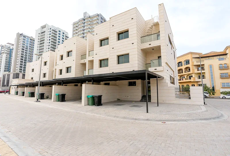 4 غرف نوم وغرفة خادمة | جديدة بالكامل | بالقرب من سيركل مول63786117669251111