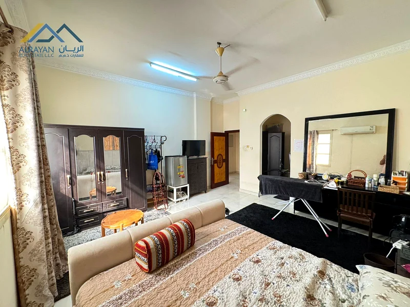 ركن تجاري سكني مكون من شارعين، موقع متميز جدًا63196120640129114