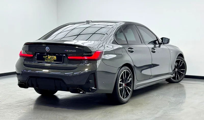 سيارة بي إم دبليو M340i لعام 2023، مع ضمان بي إم دبليو حتى عام 2027 وعقد صيانة، وتاريخ صيانة كامل من بي إم دبليو، مناسبة لدول مجلس التعاون الخليجي63158800818050113