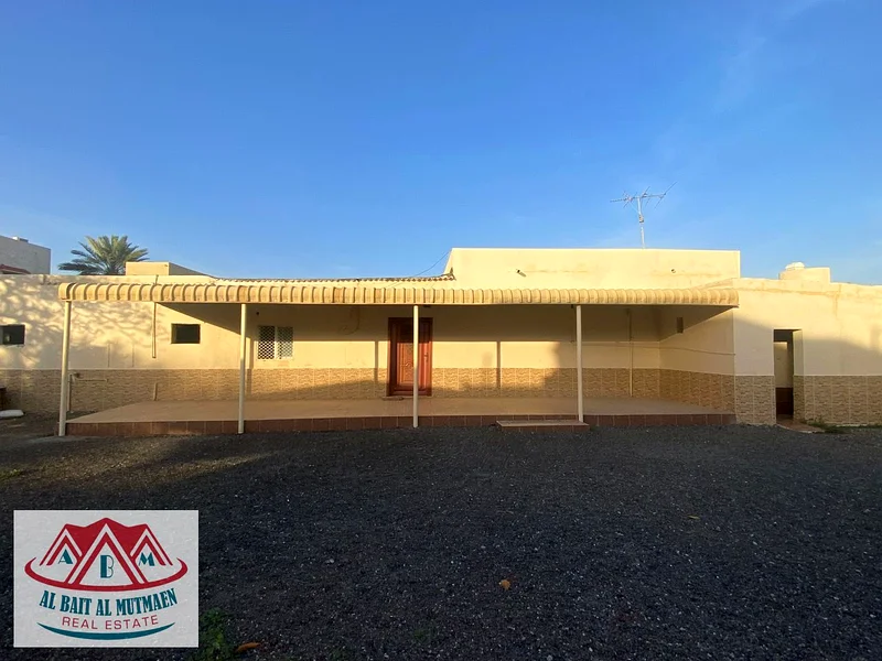 Five room house  and two kitchen  with swimming pool in Al Khuzamiya63205837216641112