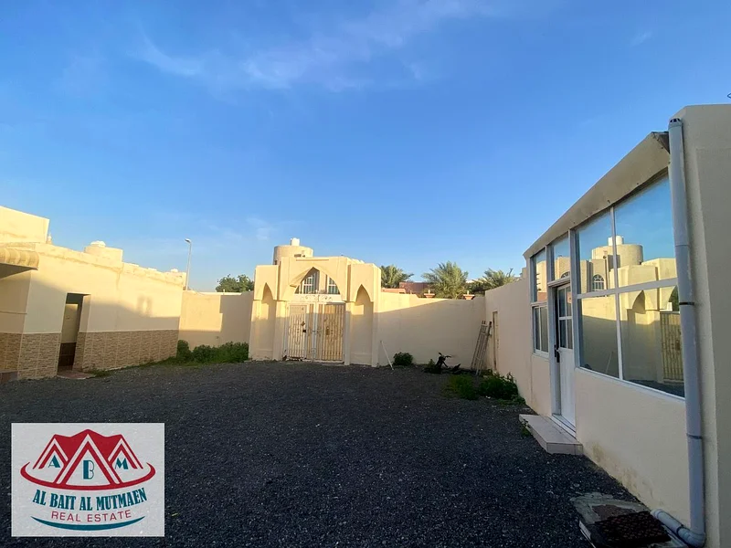 Five room house  and two kitchen  with swimming pool in Al Khuzamiya63205837216641113