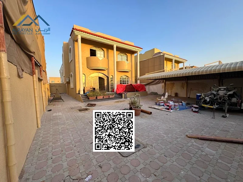 فيلا فاخرة، مفروشة بالكامل، مناطق واسعة، موقع ممتاز63722544098435110
