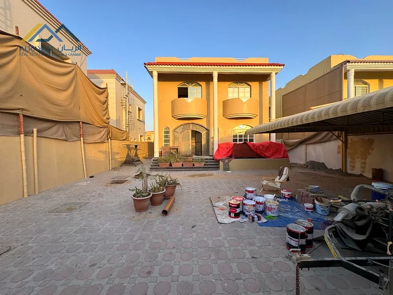 فيلا فاخرة، مفروشة بالكامل، مناطق واسعة، موقع ممتاز63722544098435112
