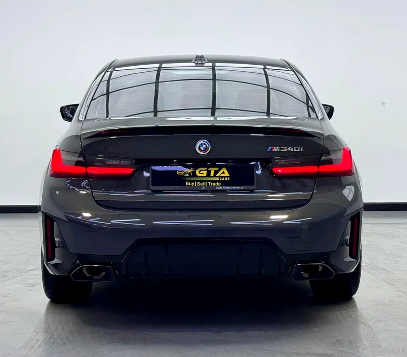 سيارة بي إم دبليو M340i لعام 2023، مع ضمان بي إم دبليو حتى عام 2027 وعقد صيانة، وتاريخ صيانة كامل من بي إم دبليو، مناسبة لدول مجلس التعاون الخليجي63158800818050114