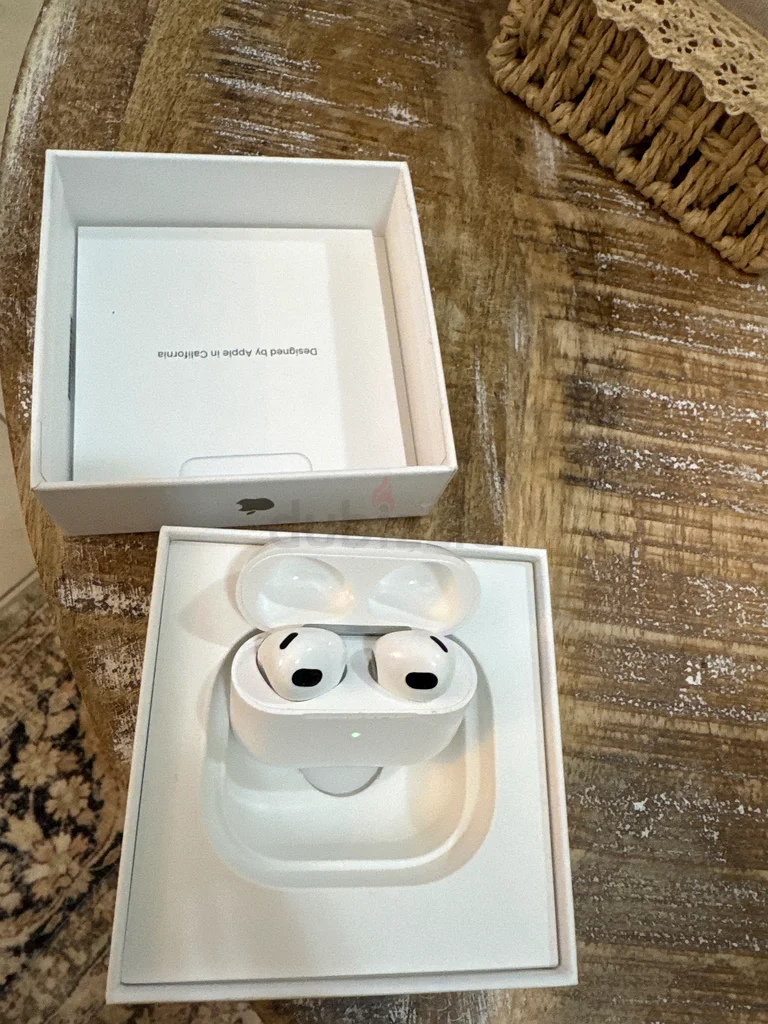 آبل إيربودز برو - آبل إيربودز الجيل الثالث مع علبة الشحن بمنفذ لايتنيج،63190117354241112