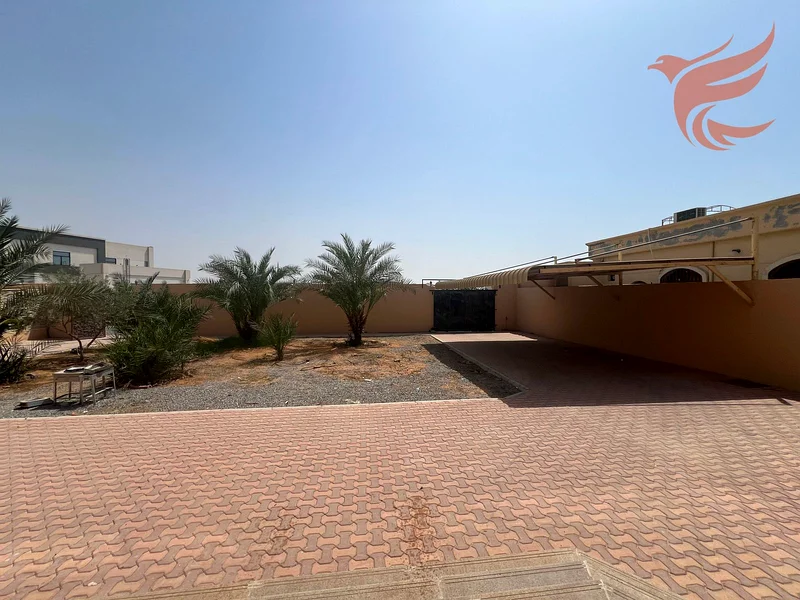 فيلا بمساحة كبيرة مكونة من 9 غرف نوم و3 طوابق للإيجار | الزعابي |63814659763459112
