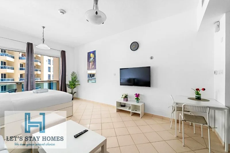 Heavily discounted! Fully furnished with kitchen. Near metro. Free housekeeping. 24/7 security.63169926459778114