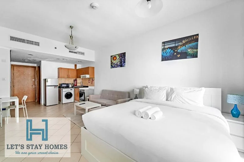 Heavily discounted! Fully furnished with kitchen. Near metro. Free housekeeping. 24/7 security.63169926459778113