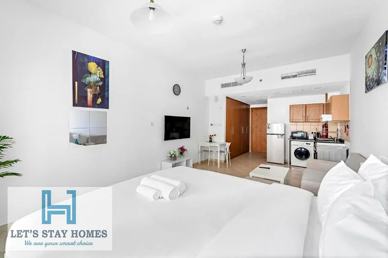 Heavily discounted! Fully furnished with kitchen. Near metro. Free housekeeping. 24/7 security.63169926459778112