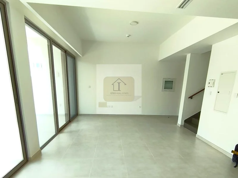 شقة تطل على الحديقة | صف واحد | جاهزة للسكن!62934687366403111