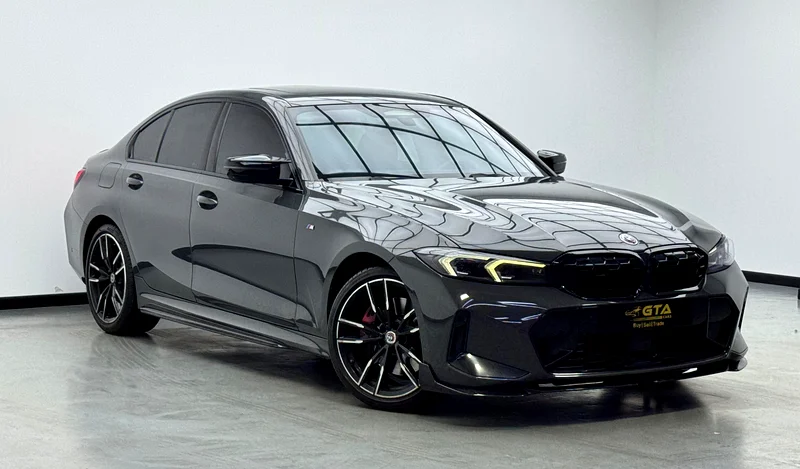 سيارة بي إم دبليو M340i لعام 2023، مع ضمان بي إم دبليو حتى عام 2027 وعقد صيانة، وتاريخ صيانة كامل من بي إم دبليو، مناسبة لدول مجلس التعاون الخليجي63158800818050112
