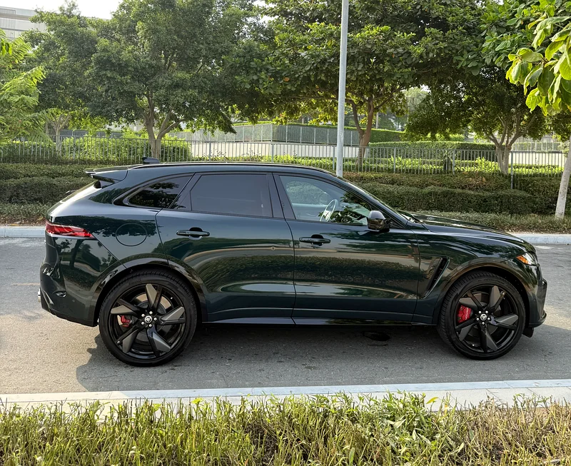 2025 جاكوار F-PACE SVR P55063221824212867114
