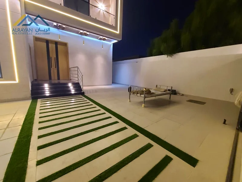 فيلا للبيع مباشرة من المالك، متضمنة رسوم التكييف، منزل دافئ لجميع أفراد العائلة، واجهة حجرية، مدخل أمامي في الفيل63878505952641113