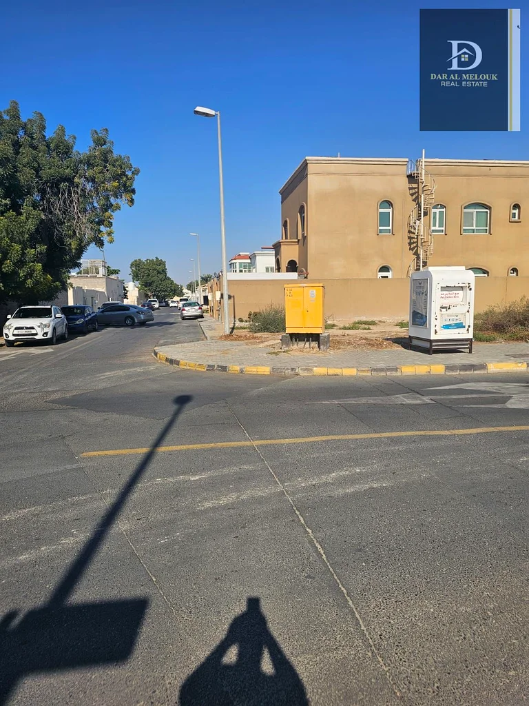 للبيع في الشارقة - منطقة الناصرية، قطعة أرض في موقع مميز، تقع على زاوية شارعين، مناسبة للأنشطة التجارية والسكنية63183235496322111