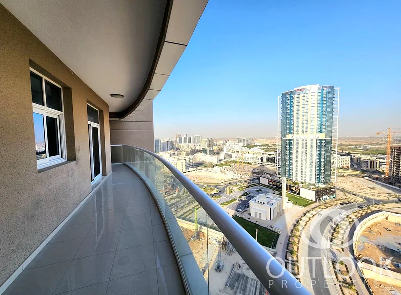 شاغرة وجاهزة | طابق عالي | شقة واسعة مكونة من غرفتين نوم63765666802305114