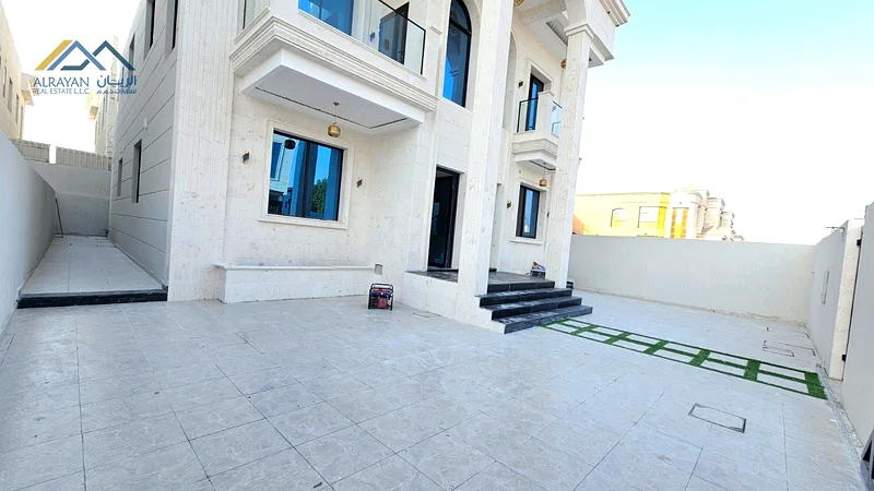 For sale, a villa in a prime location, very excellent finishes, a large building area, freehold for all nationalities63878711520513112