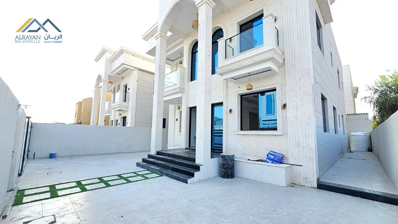 For sale, a villa in a prime location, very excellent finishes, a large building area, freehold for all nationalities63878711520513111
