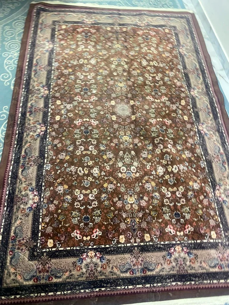 سجادة بنية طويلة – 300 × 200 سم – دافئة وأنيقة – حالة رائعة – بسعر 79 درهمًا فقط!63185761161857113