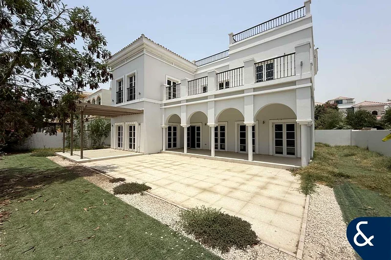 جميل | 4 غرف نوم + خادمة | شاغر الآن63293689518338111