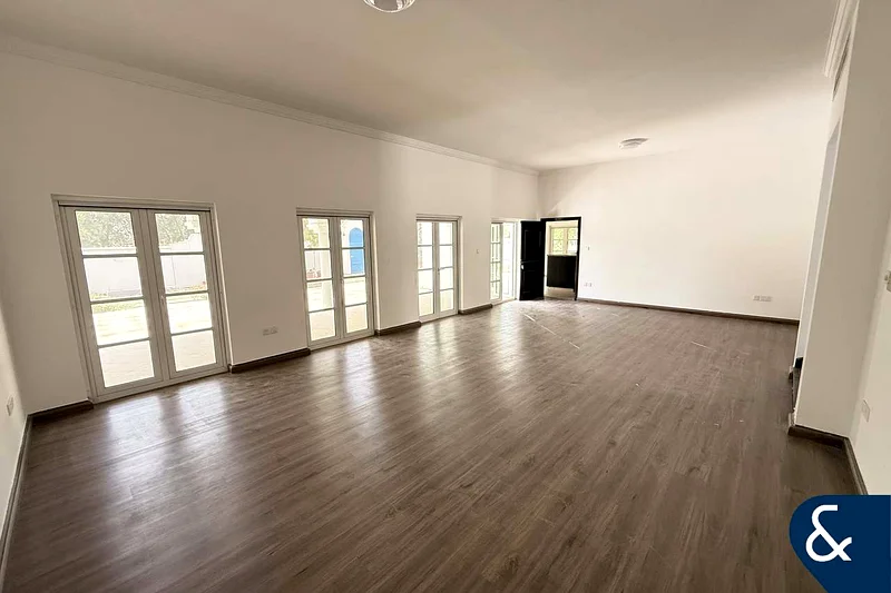 جميل | 4 غرف نوم + خادمة | شاغر الآن63293689518338112