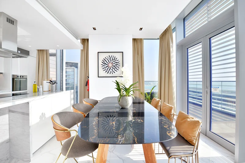 Luxe 3 BR Oceanfront Apt in Bluewaters Island63828359899649112