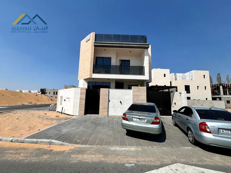 فيلا للبيع مباشرة من المالك في أرقى مناطق عجمان، تقع على زاوية شارعين، موقع ممتاز، تشطيبات عالية الجودة، ومساحة كبيرة63170847943425111