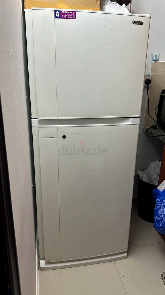 Spacious Refrigerator for Sale - Perfect for Your Home!