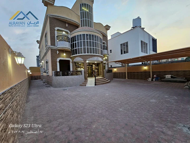 For lovers of luxury, sophistication and distinction, a beautiful villa with a calm, comfortable character and spacious areas.63715862834051110