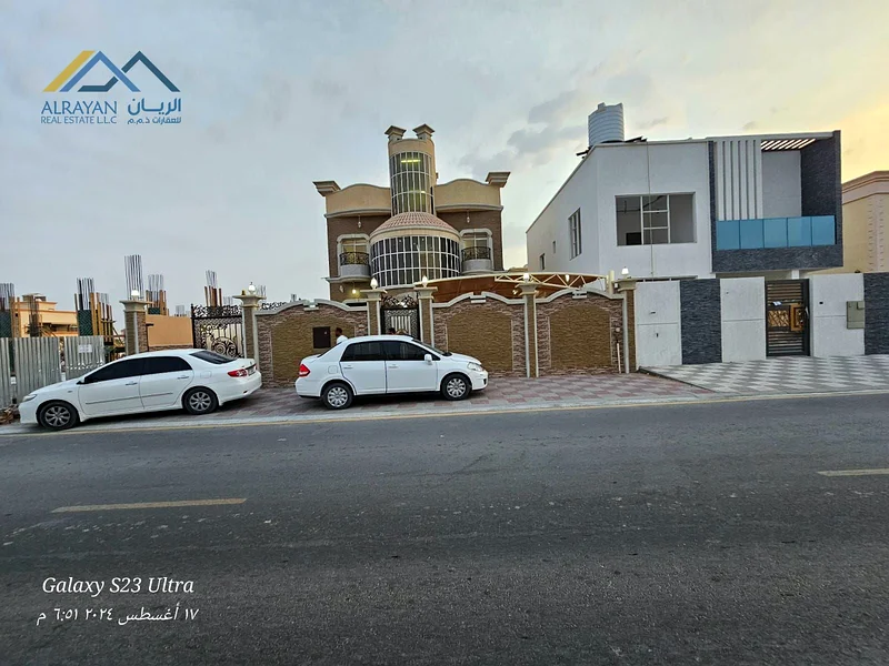 For lovers of luxury, sophistication and distinction, a beautiful villa with a calm, comfortable character and spacious areas.63715862834051112