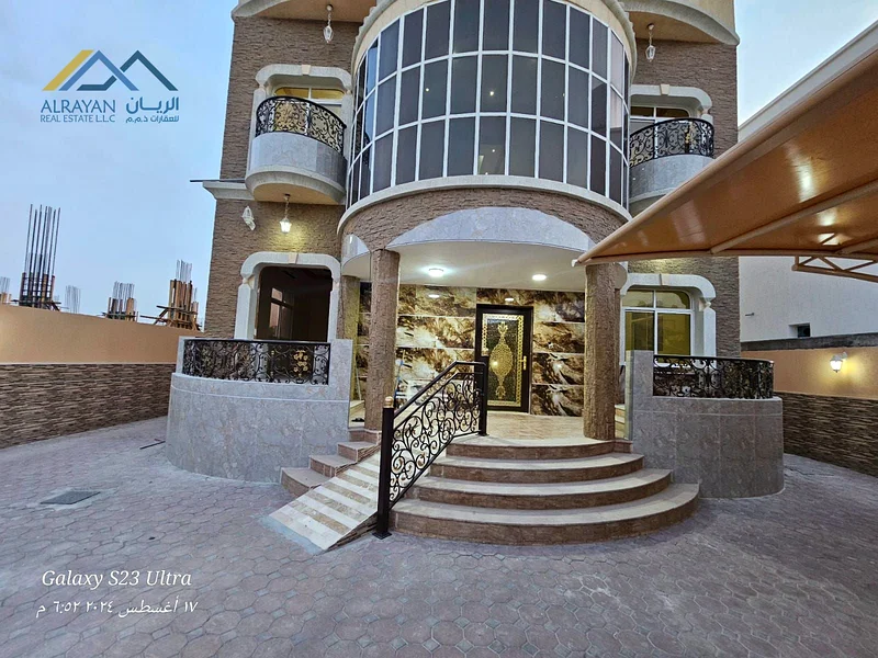 For lovers of luxury, sophistication and distinction, a beautiful villa with a calm, comfortable character and spacious areas.63715862834051111