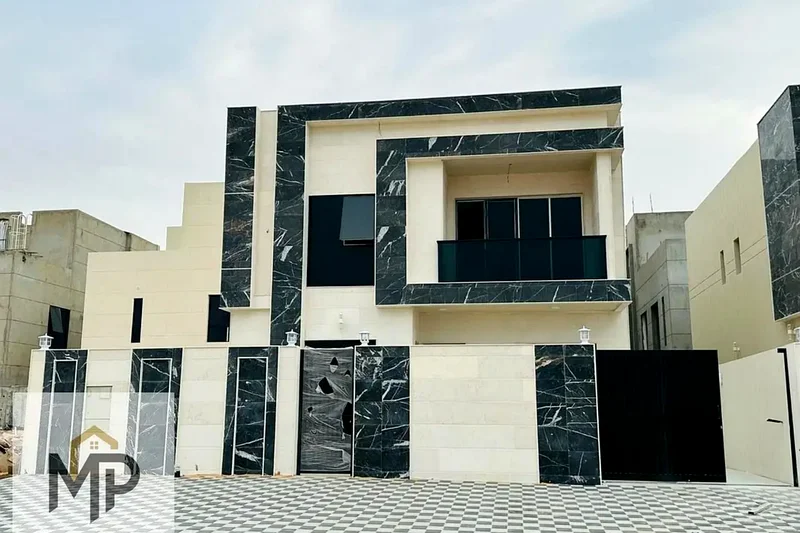 For sale, a luxury villa with 4 master bedrooms, built-in wardrobes, including registration fees.63904465213186112