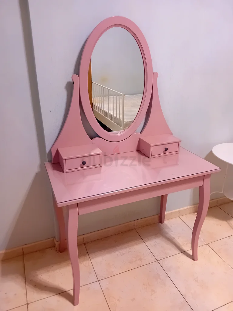 طاولة تلبيس وردية أنيقة مع مرآة للمساحات الأنيقة HEMNES من ايكيا63220327106434110