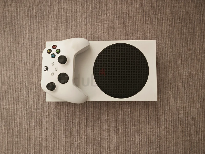 XBOX Series S with controller and Game Pass Ultimate63230190456322111