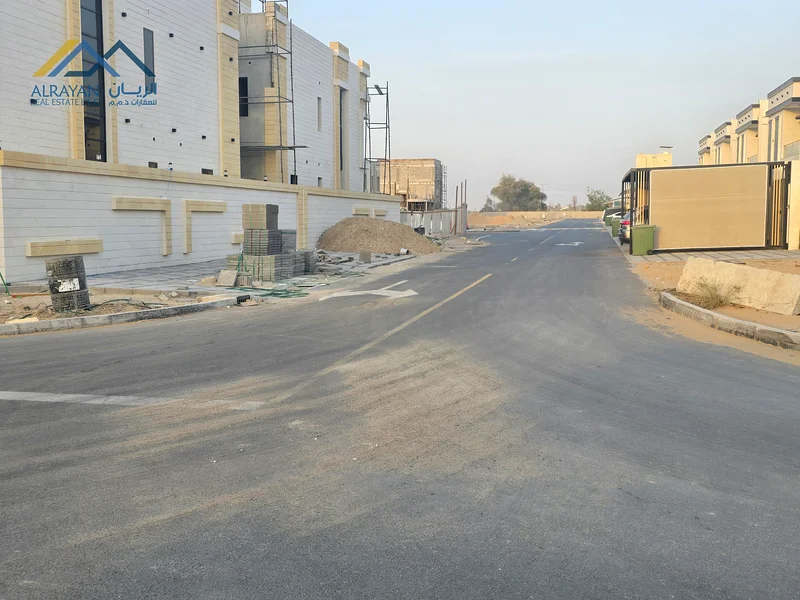 Corner land, 100% freehold, including registration fees63197608313091112